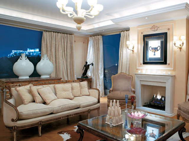 King George Palace - Royal Pethouse Suite Living Room