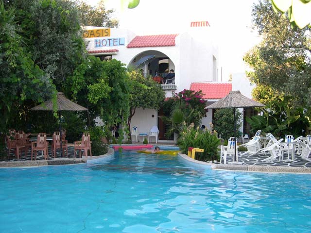 Oasis Hotel & Bungalows - 