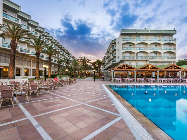 Apollo Beach Hotel - 
