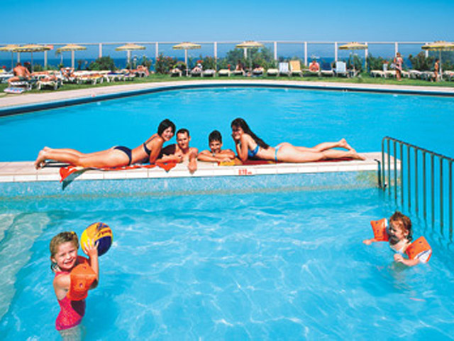 Belvedere Beach Hotel - Pool Area