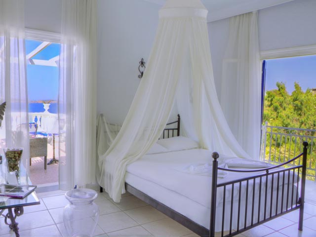 Aneroussa Beach Hotel - 