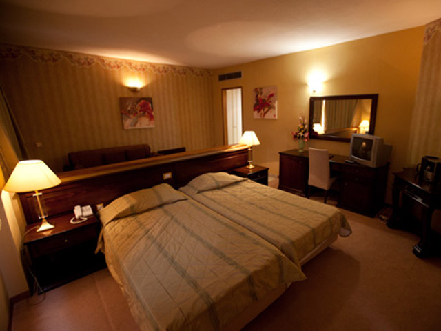 Lesvos Inn Hotel - 