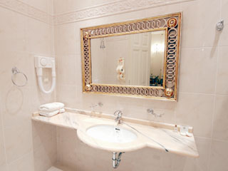 Byzantino Hotel Patra - Bathroom