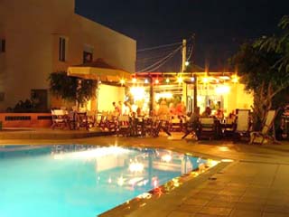 Arlekin Tango Hotel & Apartments - Swimming Pool at night