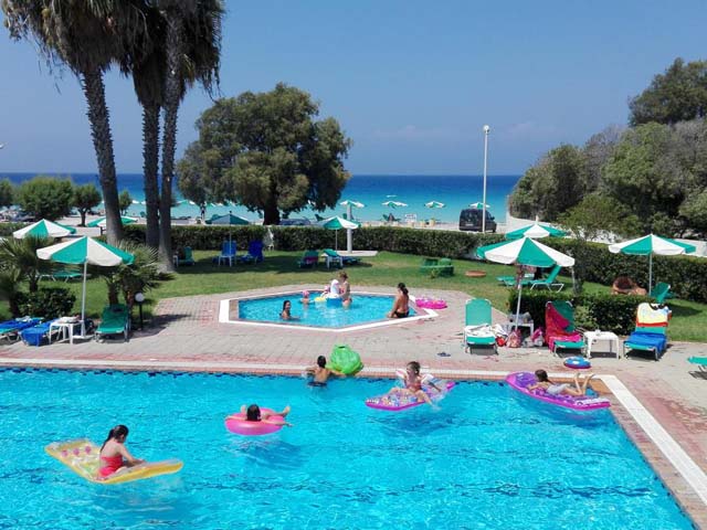Pylea Beach Hotel - 