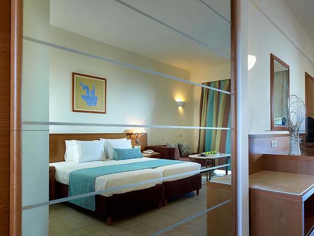 Minoa Palace Resort & Spa Hotel - 