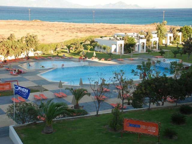 Sovereign Beach Hotel - 