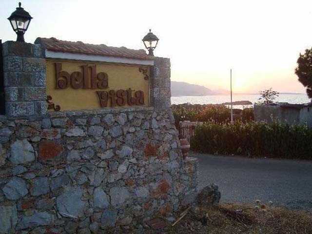 Bella Vista Hotel and Apartments - 