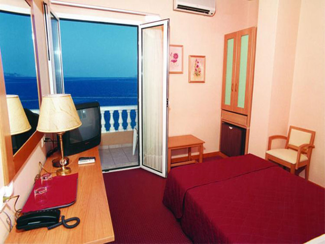 Mandas Seaside Hotel - 