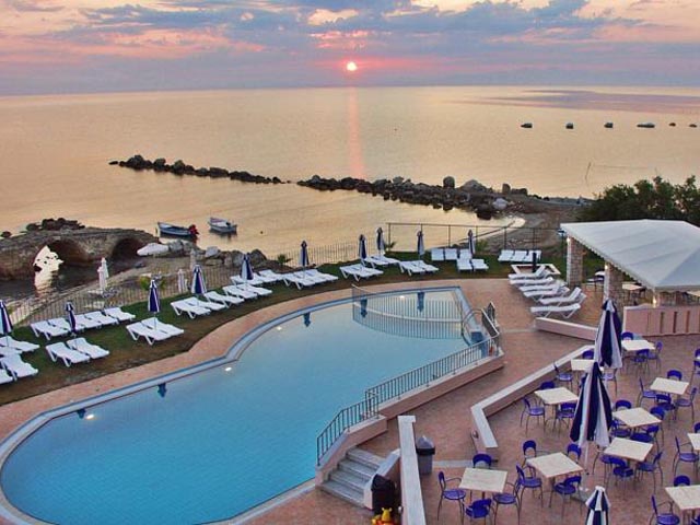 Xenos Kamara Beach Hotel - 
