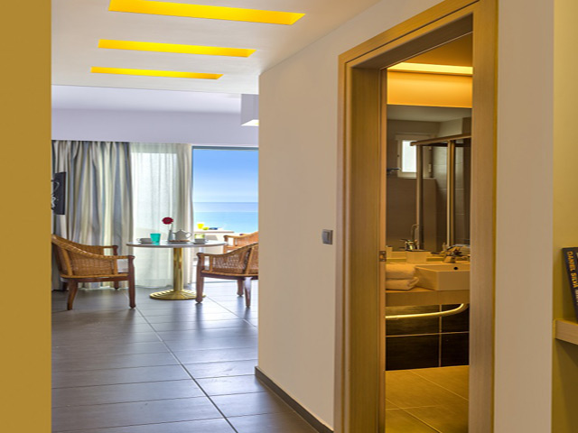 Palm Beach Hotel Apartments - 