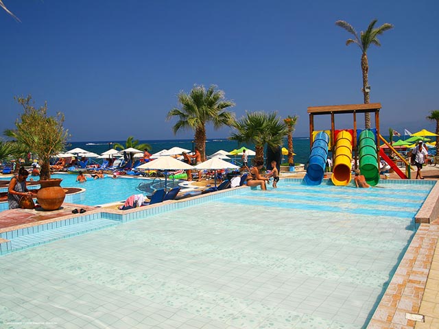 Eri Beach Hotel - 