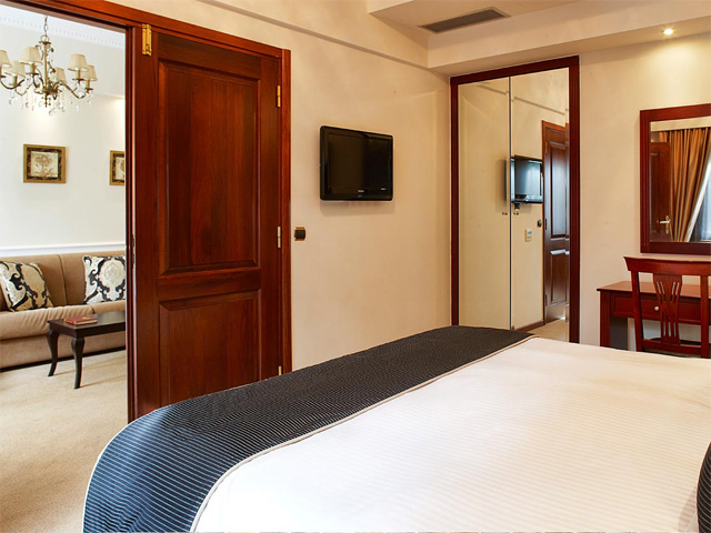 Ava Hotel & Suites - 