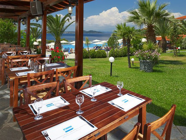 Akrathos Beach Hotel - 