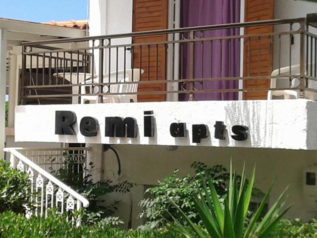 Remi Apartments and Studios - 