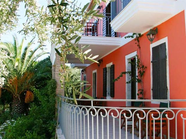 Anatoli Labreon Guesthouse Apartments - 