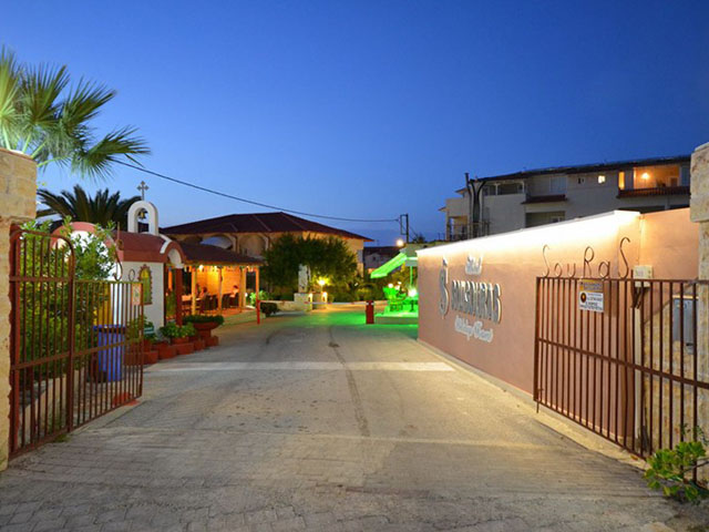 Sousouras Hotel and Bungalows - 