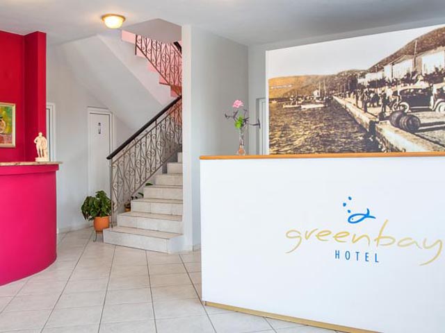 Green Bay Hotel - 