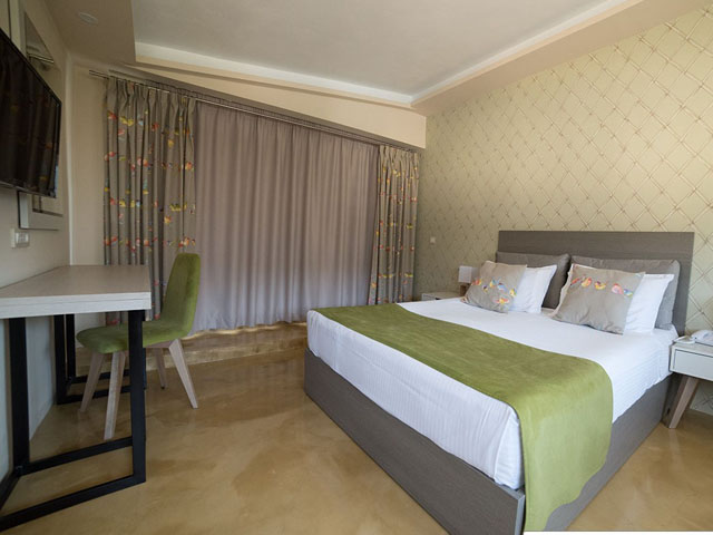 Koukounaria Hotel & Suites - 
