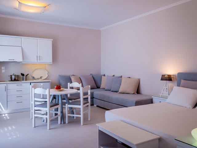 Milos Bay Suites - 