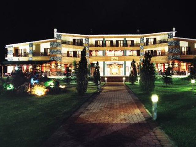 Le Chalet Countryside Resort Hotel & Convention Center - 