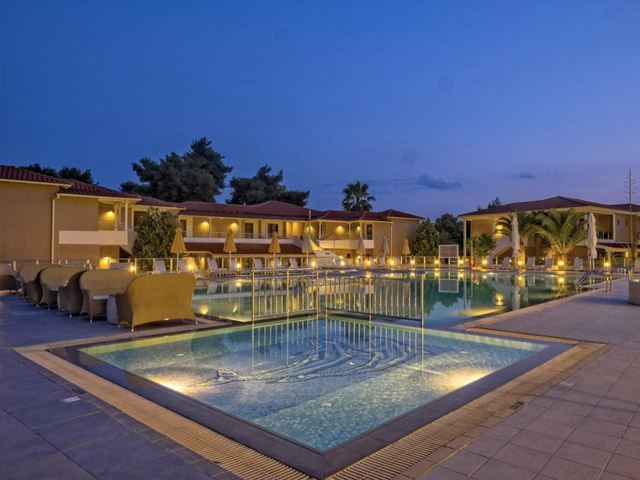 Lagomandra Beach Hotel & Suites - 