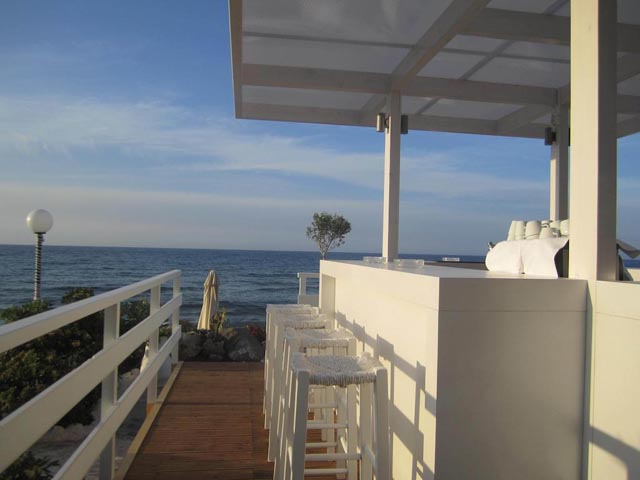 Petradi Beach Hotel Apartments - 