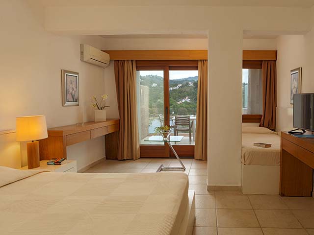 Cape Kanapitsa Hotel and Suites - 