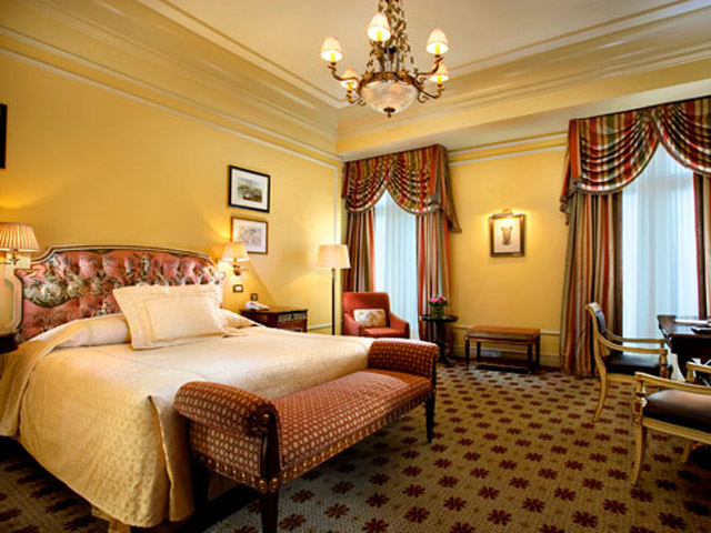 Grande Bretagne Hotel - Deluxe Room - Bedroom