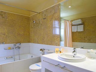 Porto Kea Suites - Bathroom