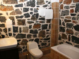 Balsamico Traditional Suites - Bathroom