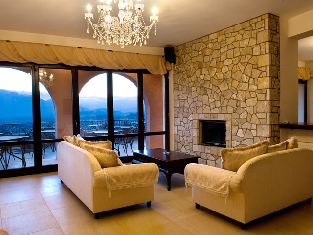 Vytina Mountain View - Living Room