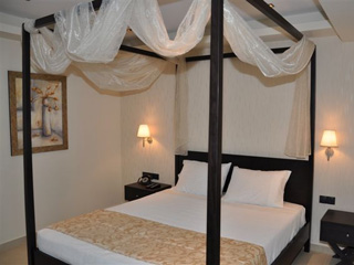 Amalias Hotel - Bedroom, Suite