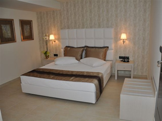 Amalias Hotel - Bedroom, Suite