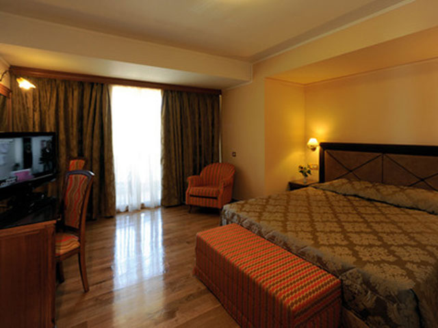 Kandias Castle Resort & Thalasso - Deluxe Suite Bedroom