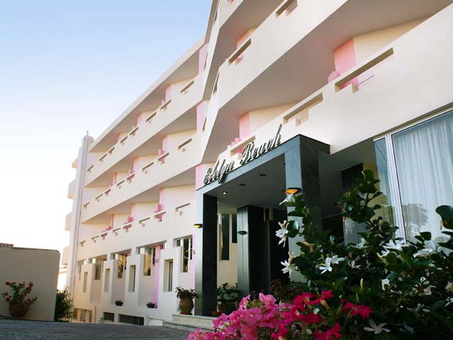 Evelyn Beach Hotel - 