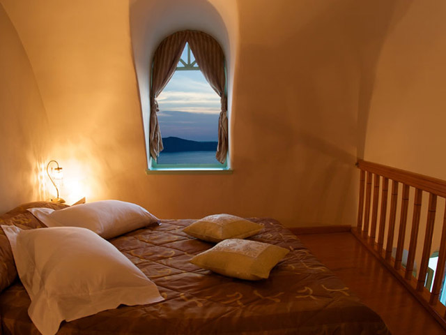 Santorini Luxury Villas - Honeymoon Luxury Villa- bedroom