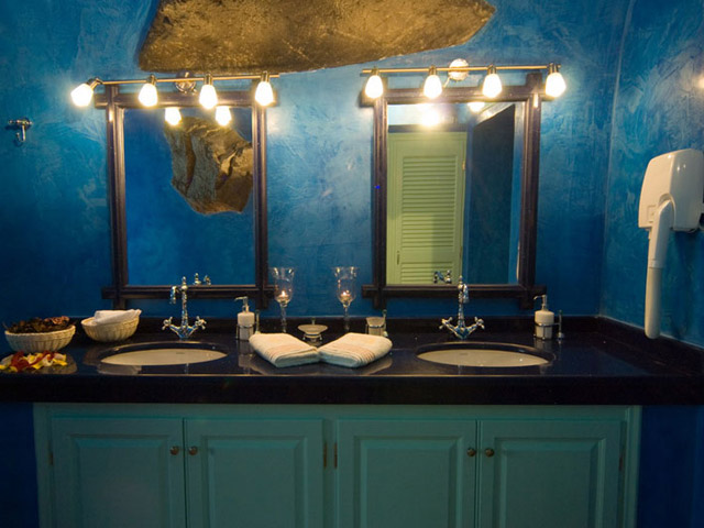 Santorini Luxury Villas - Honeymoon Luxury Villa- bathroom