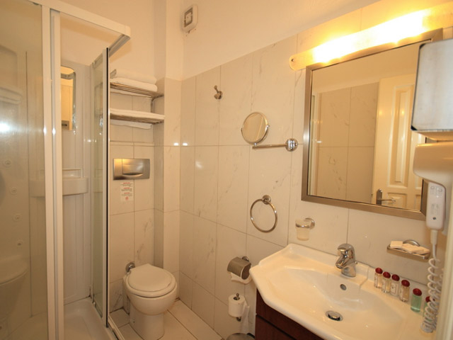 Acropol Hotel - Bathroom