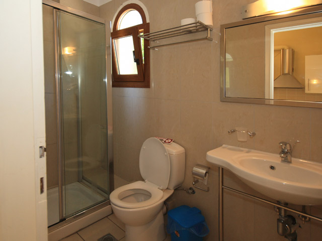 Bella Vista Hotel & Apartments - Bathroom
