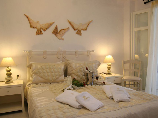 Tholaria Boutique Resort - Suite Aigeo - Bedroom