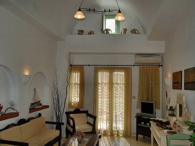 Tholaria Boutique Resort - Studio Armeno- Living Room