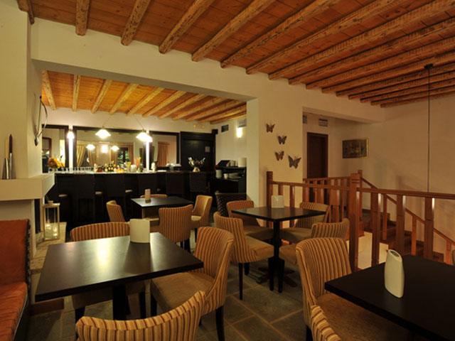 Varos Village Hotel  - Bar