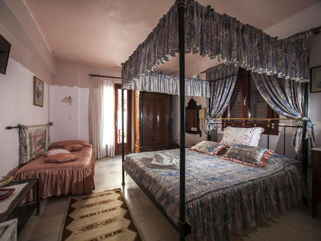 Chateau Zevgoli Traditional Hotel - 