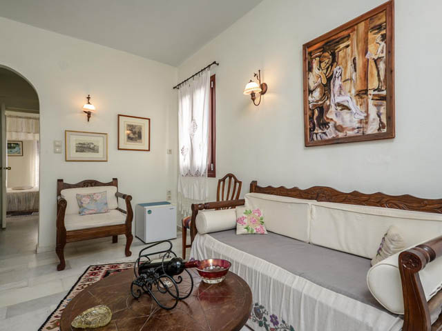 Chateau Zevgoli Traditional Hotel - 
