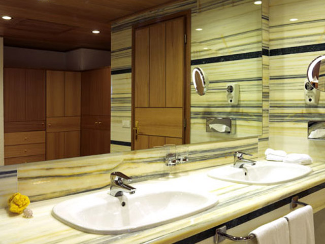 Porto Elounda Golf and SPA Resort - Presidential Suite Bathroom