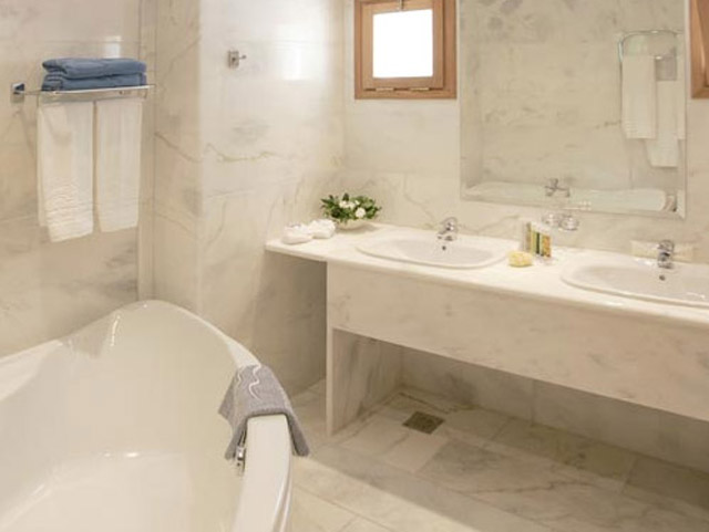 Porto Elounda Golf and SPA Resort - Seafront Villa Bathroom