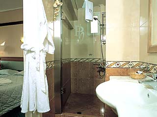 Plaza Vouliagmeni Strand Hotel - Bathroom