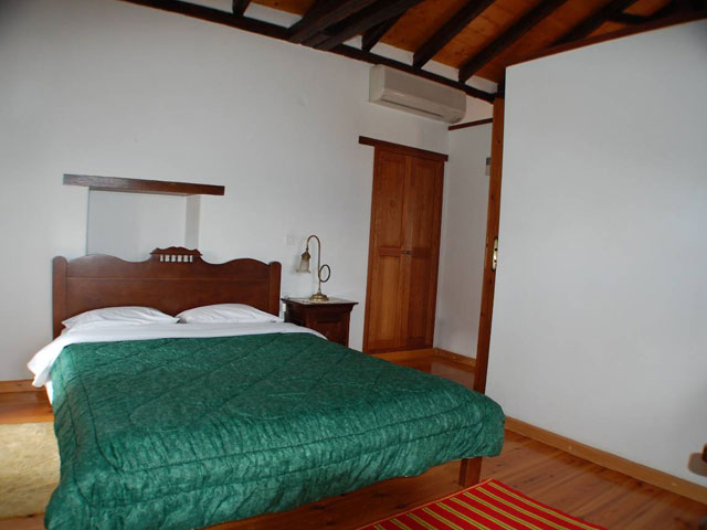 Goulas Traditional Hotel Apartments - Bedroom